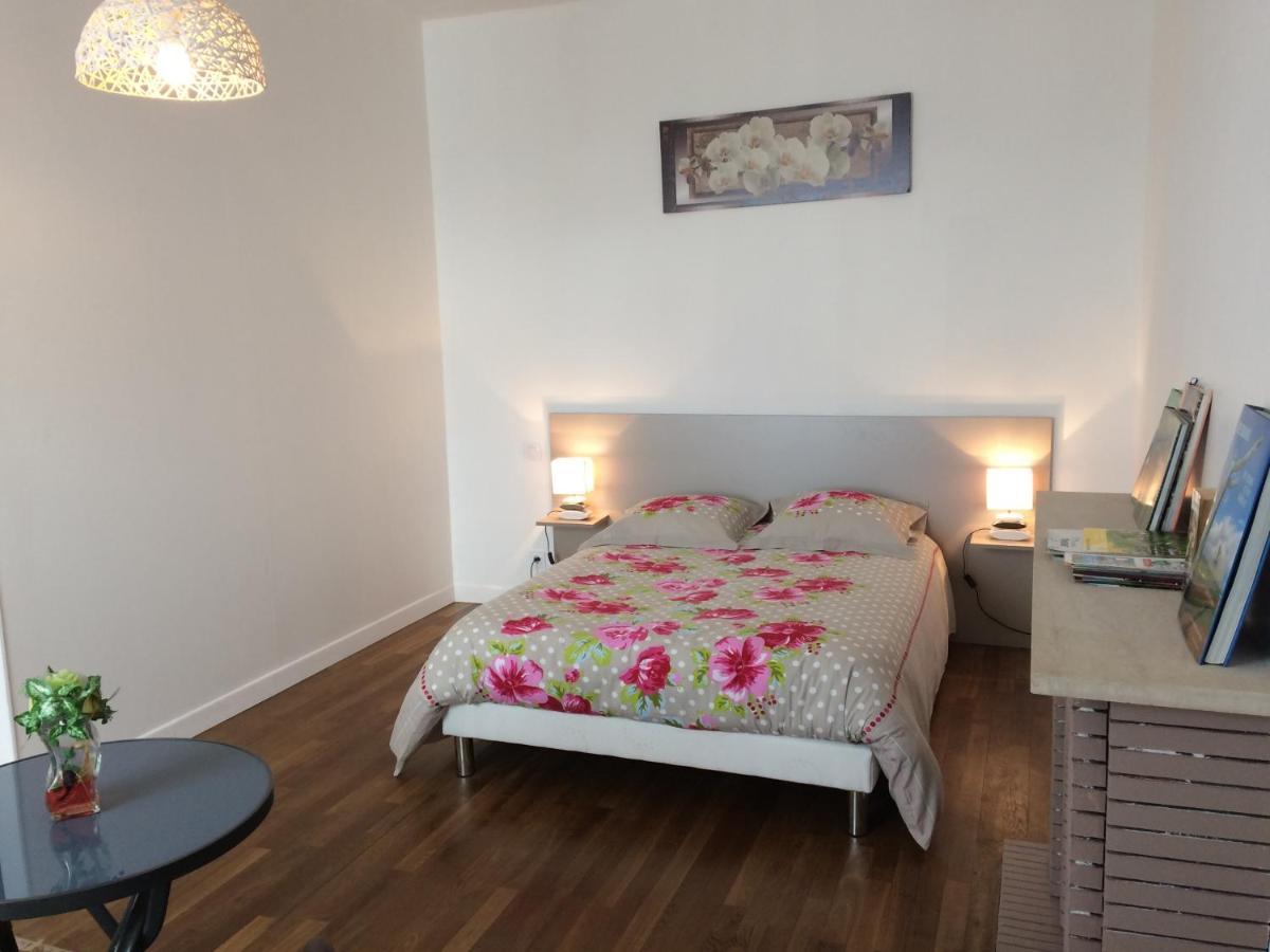 Chambres " Orchidees " Saint-Denis-de-Gastines Zewnętrze zdjęcie