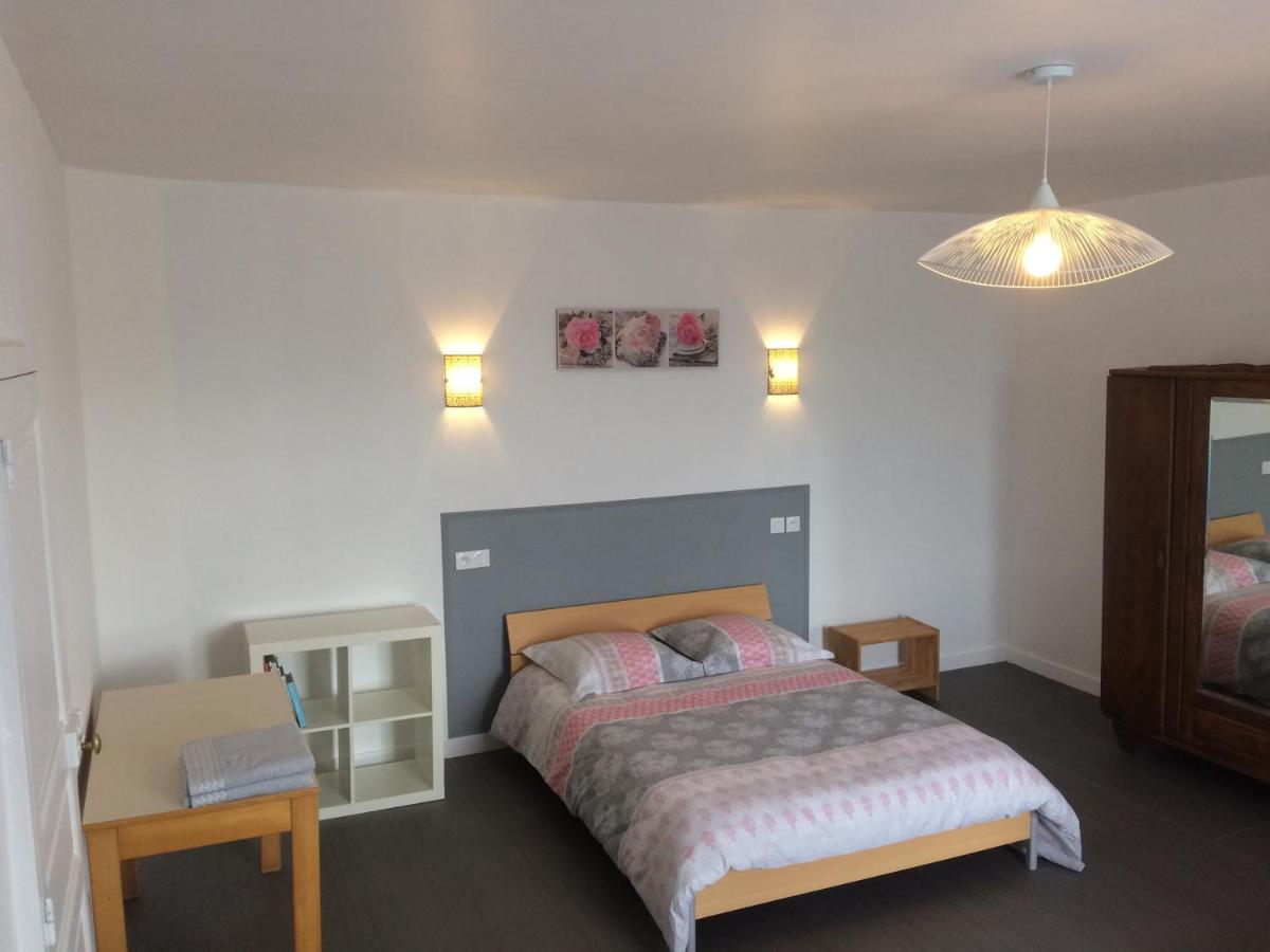 Chambres " Orchidees " Saint-Denis-de-Gastines Zewnętrze zdjęcie