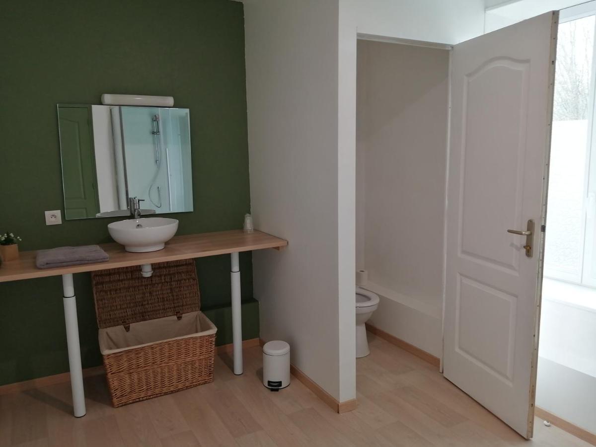 Chambres " Orchidees " Saint-Denis-de-Gastines Zewnętrze zdjęcie